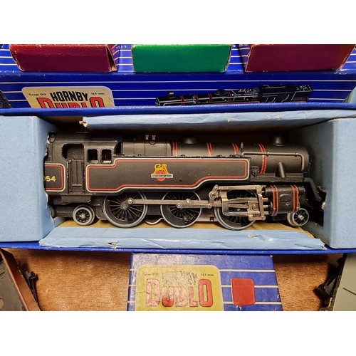 91 - Hornby Dublo: an extensive collection of circa 1950s-60s Hornby Dublo, to include: an EDP1 Passenger... 