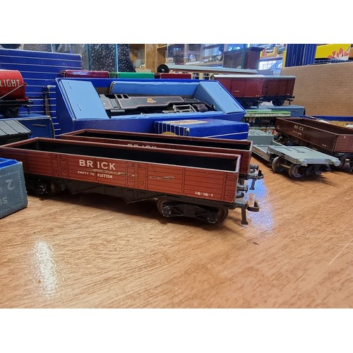 91 - Hornby Dublo: an extensive collection of circa 1950s-60s Hornby Dublo, to include: an EDP1 Passenger... 