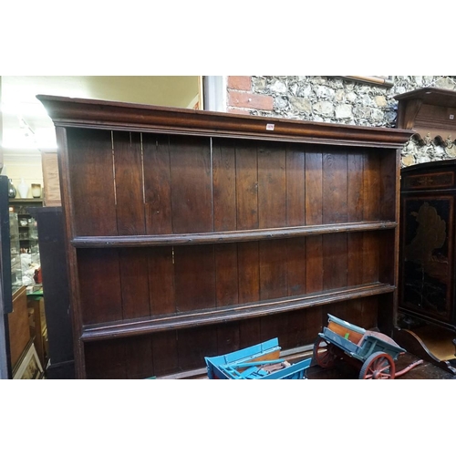 1083 - A George III oak dresser and rack, 155cm wide.