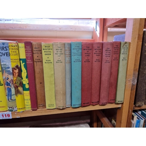 119 - BILLY BUNTER/ENID BLYTON: collection of 26 titles over one shelf, majority by Frank Richards/En... 