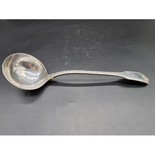 522 - A George III silver fiddle thread and shell pattern soup ladle, by Eley, Fearn & Chawner, London... 