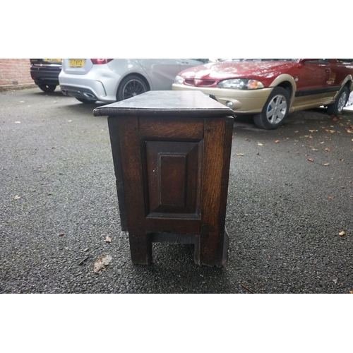 1047 - An antique oak coffer, 111cm wide x 38cm deep x 55.5cm high.