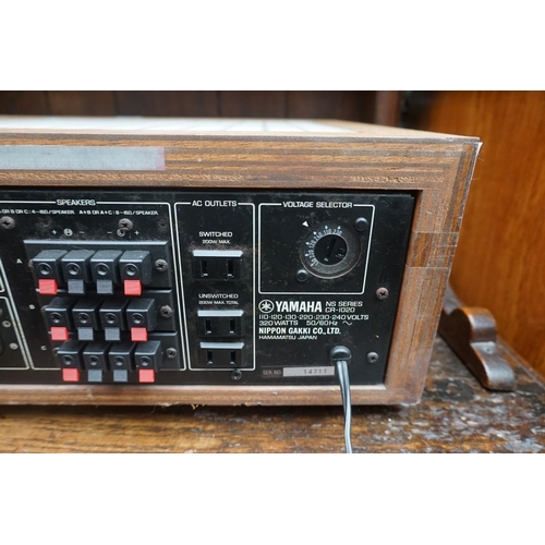 1085 - A Yamaha CR-1020 stereo receiver, 54cm wide. 