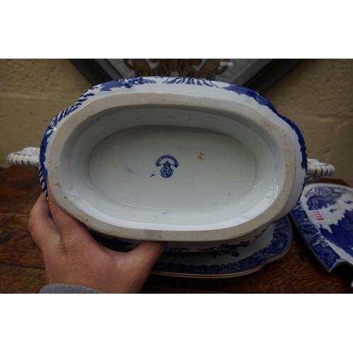 1119 - A Royal Worcester blue & white twin handled soup tureen, cover and stand, circa 1909, 38cm wide.... 