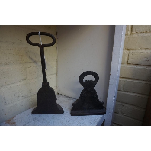 1232 - A pair of Victorian cast iron doorstops, largest 31.5cm high.