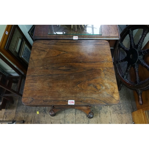 1376 - A William IV rosewood pedestal occasional table, 51cm wide. 