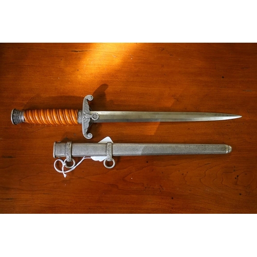 1794 - A German Third Reich Army Officer's dagger and sheath, having 26cm blade.