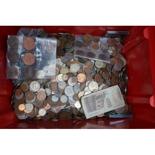 1000a - A large quantity of coins, mostly UK.