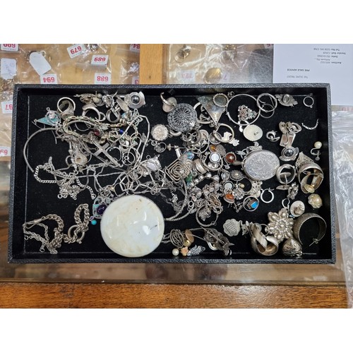 770 - A small collection of silver jewellery, to include earrings, rings, bracelets and pendants. 156g.... 