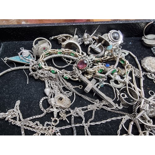 770 - A small collection of silver jewellery, to include earrings, rings, bracelets and pendants. 156g.... 