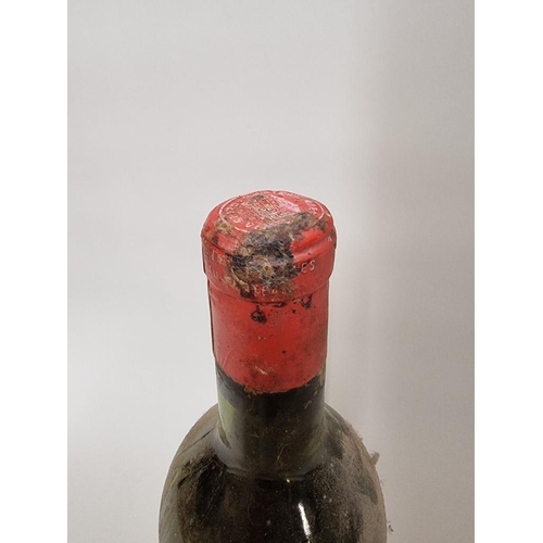 95 - A 75cl bottle of Chateau Margaux 1952.