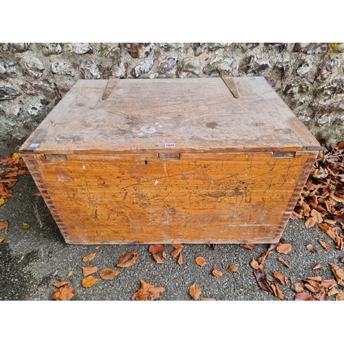 1024 - An old wooden trunk, 88cm wide x 59.5cm deep x 50cm high. 