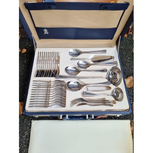 1041 - A cased Offenbach Solingen cutlery set.