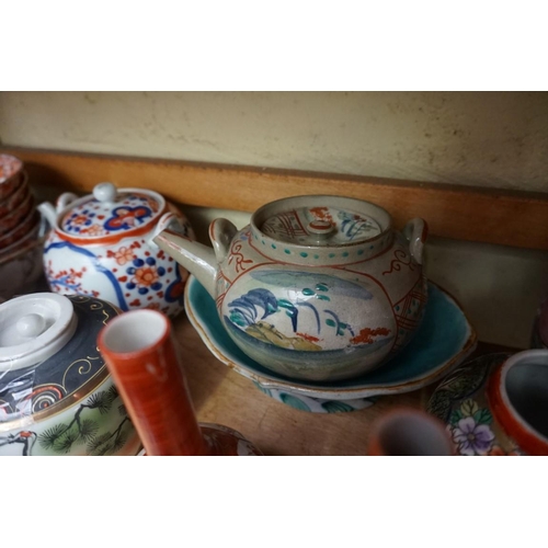 1135 - A collection of Japanese ceramics.