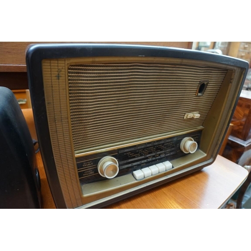 1220 - Two vintage Bakelite radios, comprising a Ferguson and a Murphy. 