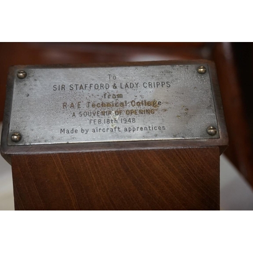 1352 - Of RAF interest: a mixed group of items, to include a walnut bookend, with plaque inscribed 'To... 