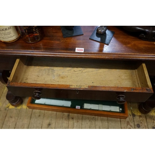 1439 - A Victorian mahogany washstand, 118cm wide.