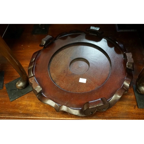 1443 - A large Chinese hardwood stand, aperture 30cm. 