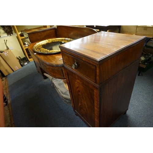 1462 - A Regency mahogany and ebony strung pedestal sideboard, with bowfront centre, 206.5cm wide.... 