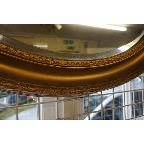 1467 - A gilt frame oval wall mirror, 90 x 65.5cm. 