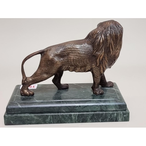 1532 - A bronze lion, on green marble base, 21cm wide.