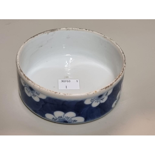 1560 - A large Chinese blue and white jar and cover, Kangxi six character mark to base, 25.5cm high.... 