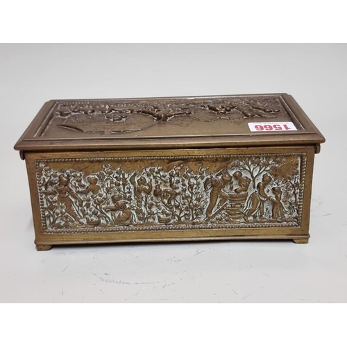 1566 - An old brass casket, 20cm wide.