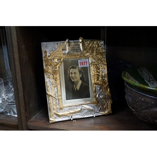 1577 - A mixed lot, to include a pair of parcel gilt photograph frames. (6)