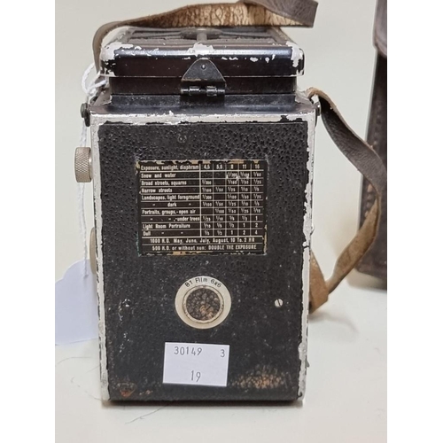 1597 - Cameras: a Rolleiflex, with original leather case. 