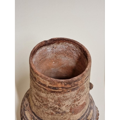 1626 - Antiquities: a pre-Columbian Mayan terracotta pot, 16.5cm high.