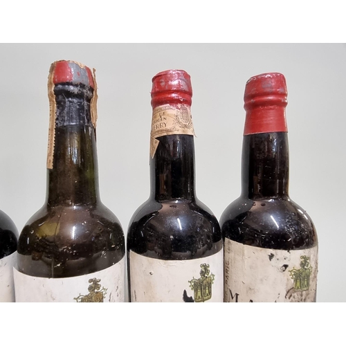 10 - Six half bottles of Tres Cortados Sherry, Antonio de la Riva, 1940s bottling. (6)