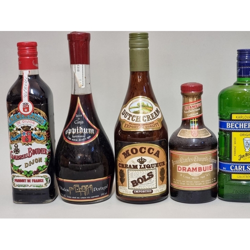 135 - A group of liqueurs and similar, to include: a 37.5cl Drambuie; and a 70cl Creme de Cassis. (7)... 