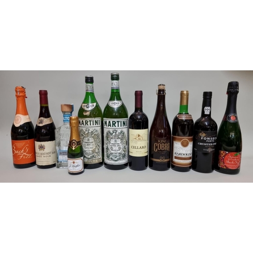 19 - A mixed lot of wine and similar, to include: a 75cl bottle of Fonseca crusted port, bottled in 2001;... 