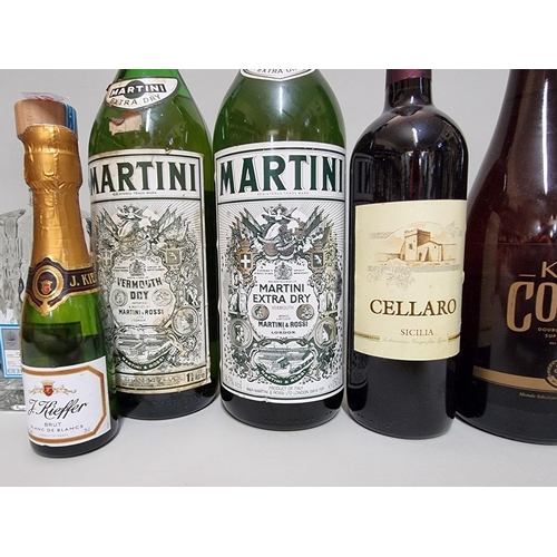 19 - A mixed lot of wine and similar, to include: a 75cl bottle of Fonseca crusted port, bottled in 2001;... 