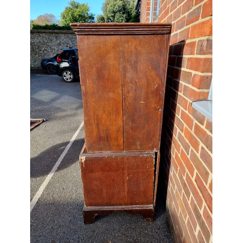 1115 - A George I walnut and crossbanded chest on chest, 141.5cm high x 99.5cm wide.