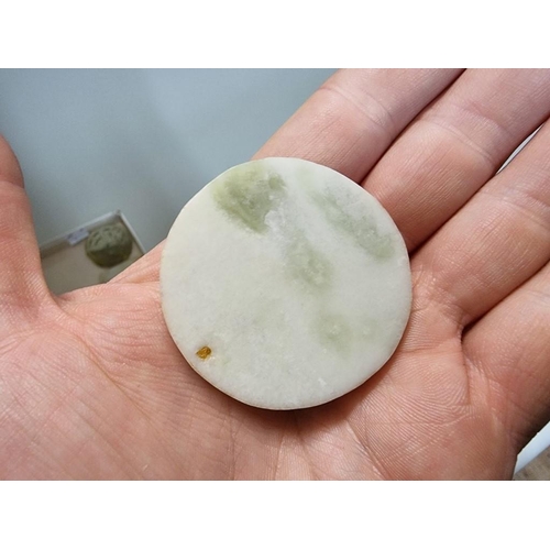 1651 - A small collection of Chinese jade and hardstone items, largest 7.5cm wide. ... 