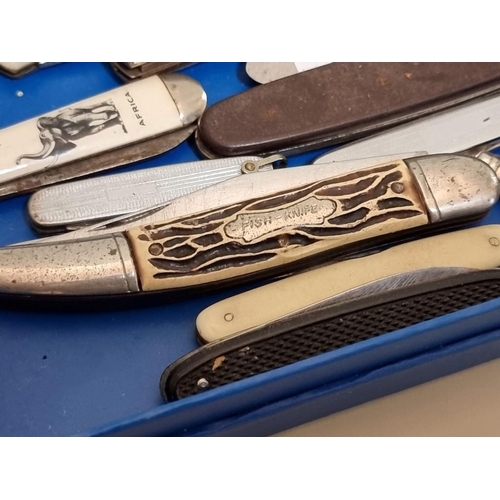 1662 - Eleven vintage penknives.