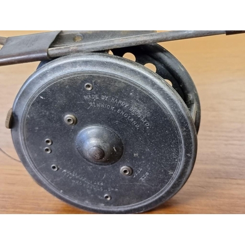 1746 - Angling: a Hardy Bros 'The St George' reel, 3 3/8th inch, with Milward Patent 1907 line drier.&... 