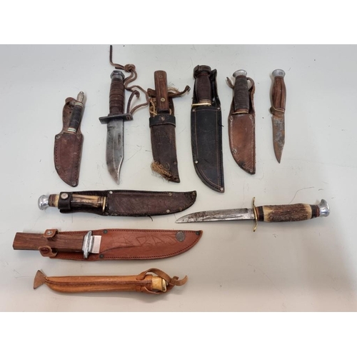 1761 - A small collection of knives and sheaths.