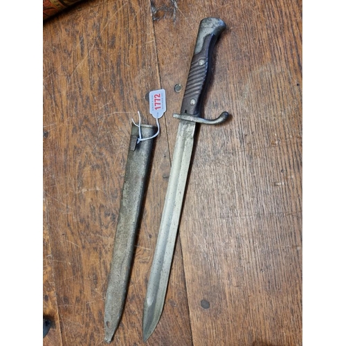 1772 - An Imperial German World War I 98/05 pattern 'Butcher' bayonet and scabbard, having 37cm blade stamp... 