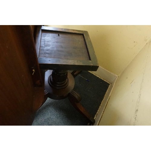 1177 - A 19th century rosewood and leather inset circular tilt-top table, 122cm diameter.... 