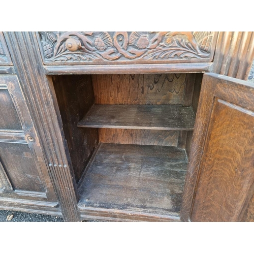 1006 - A 1950s oak court cupboard, 137.5cm wide. 