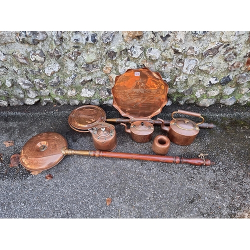 1010 - A small collection of copperware, to include a mould. (7)