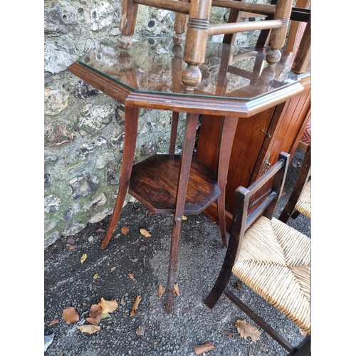 1011 - A sundry lot of furniture, to include an early 20th century oak octagonal occasional table, 74.5cm h... 