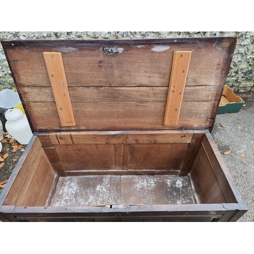 1013 - A late 17th/early 18th century oak panelled coffer, 115cm wide.