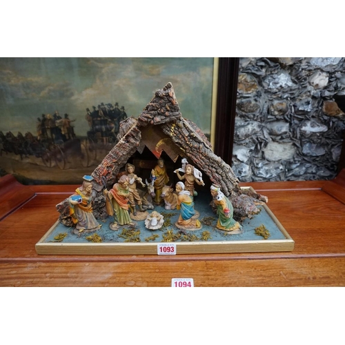 1093 - A nativity diorama, 43.5cm wide. 