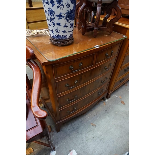 1155 - A small reproduction yew wood chest of drawers, 72cm wide. 