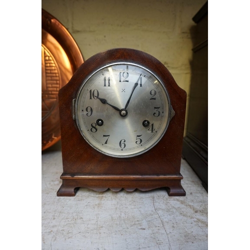 1212 - An early 20th century carved mahogany mantel clock, 35cm high; together with another vintage mantel ... 