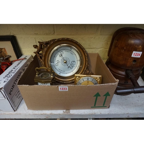 1223 - A vintage gilt brass easel timepiece, 12cm wide, (one hand detached); together with an old brass car... 