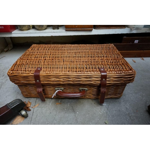 1236 - A vintage wicker picnic basket. 